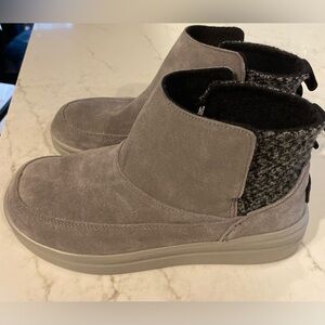 Hey Dude Lunar Rock in Mel suede
